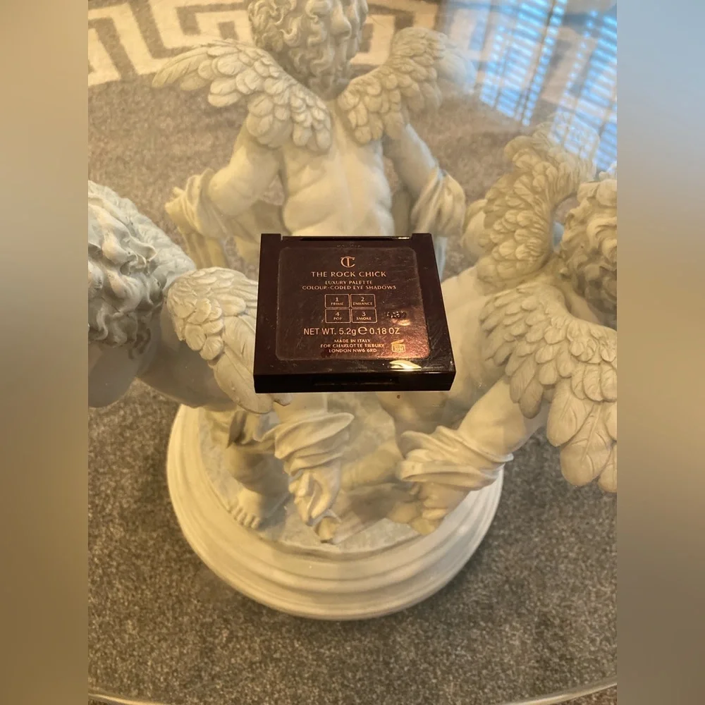 ⭐️ Charlotte Tilbury THE ROCK CHICK 
LUXURY PALETTE eyeshadow AUTHENTIC (M260) - Picture 3 of 8